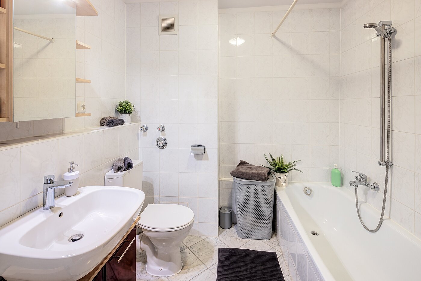 Apartamento de 2 habitaciones | 70206 | Bad mit Badewanne