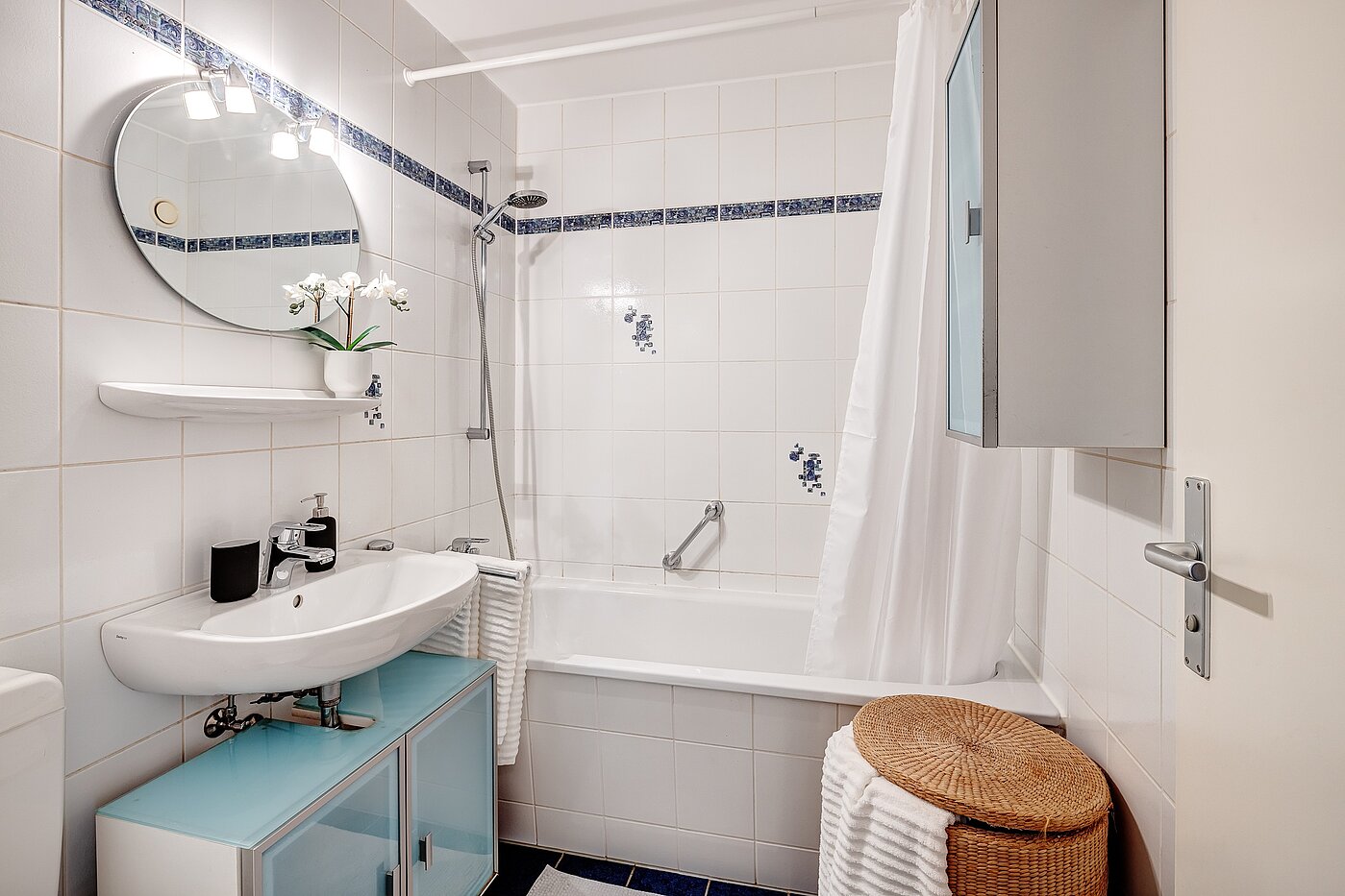 Apartamento de 3.5 habitaciones | Haar | 2201ML5 | Helles Bad mit Badewanne