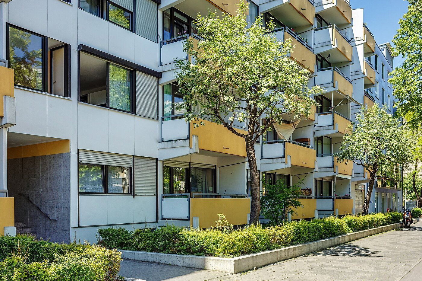 Piso en planta baja de 2 habitaciones | München-Sendling-Westpark | 2003ML11 | Hausansicht mit Wohnung