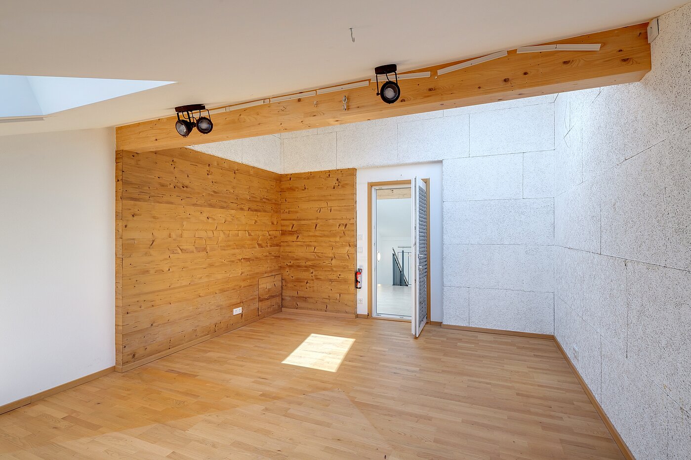 Propiedad especial de 8 habitaciones | 70406 | Musikzimmer Dachgeschoss