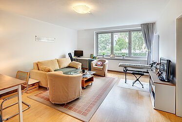 Maxvorstadt: Theresienstraße – Apartamento en el edificio trasero en el corazón de Múnich