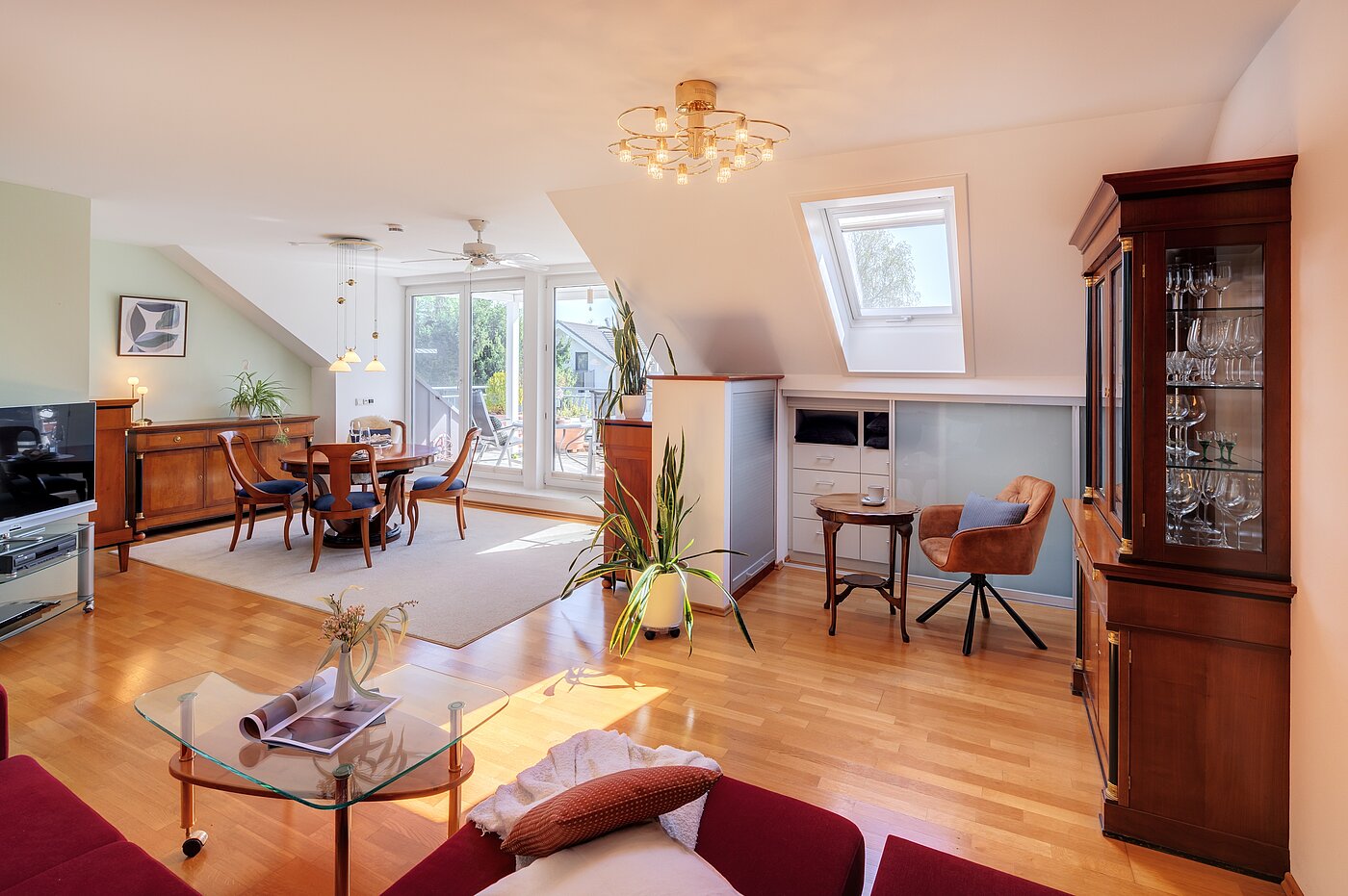 Piso ático de 3 habitaciones | 70501 | Großzügig und Lichtdurchflutet