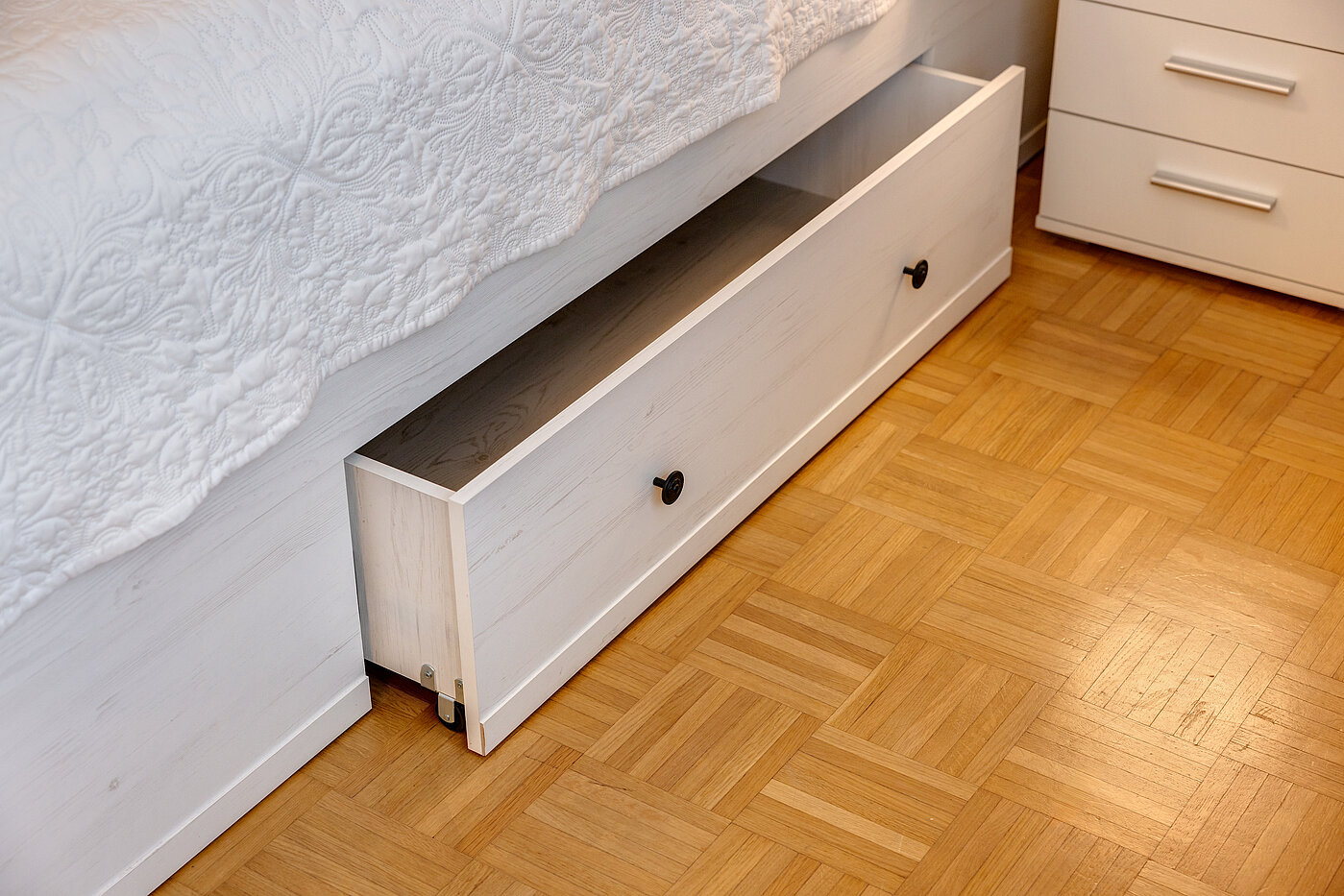 Piso en planta baja de 2 habitaciones | 70219 | ... auch unter dem Bett...