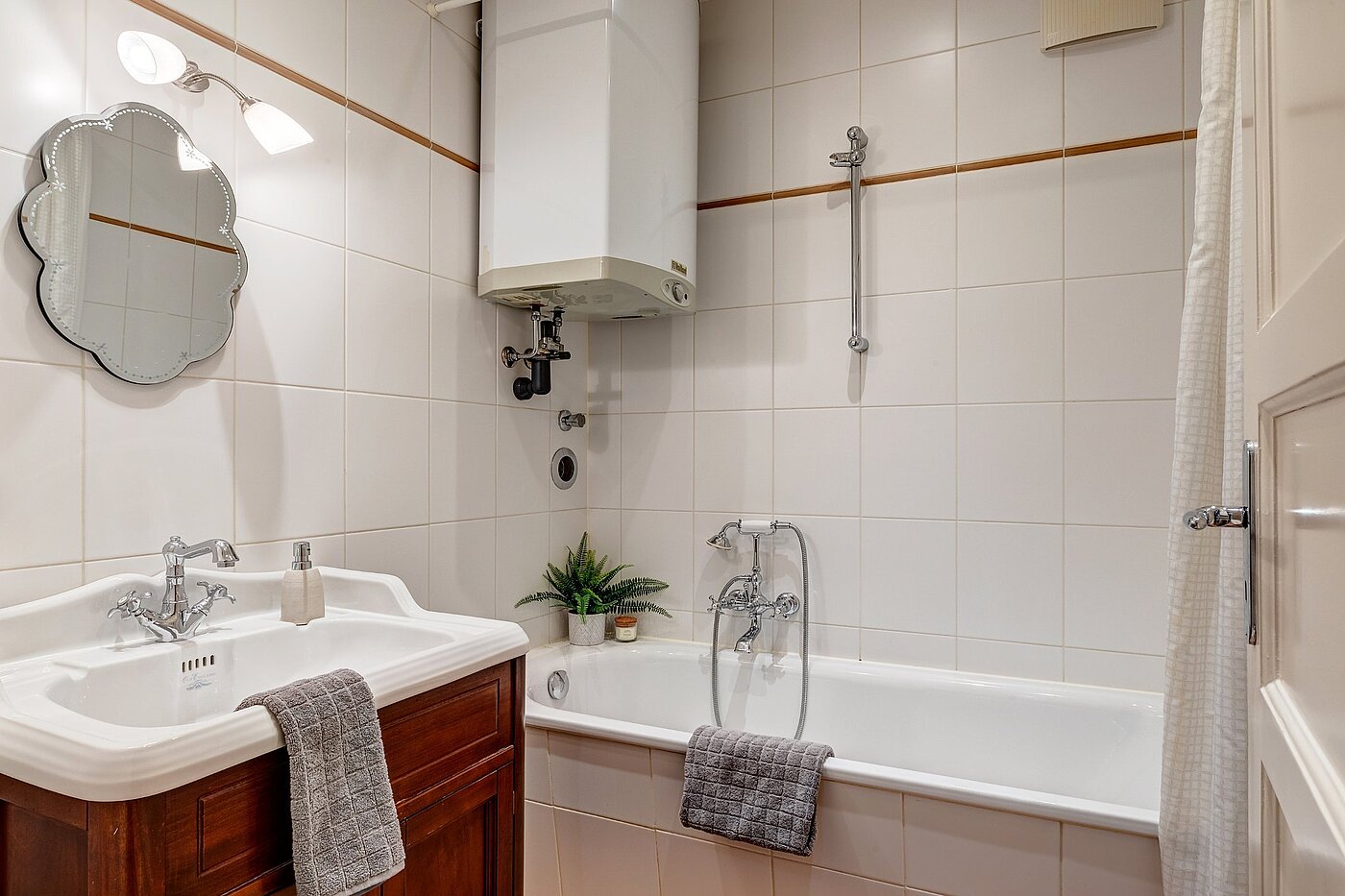 Apartamento de 2.5 habitaciones | München-Au | 2001ML9 | Bad mit Badewanne...