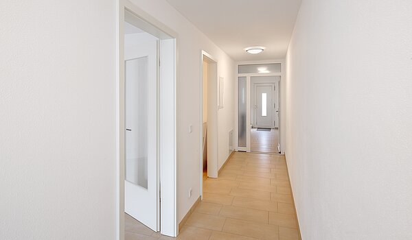 Propiedad especial de 8 habitaciones | 70406 | Flur Erdgeschoss Gewerbe