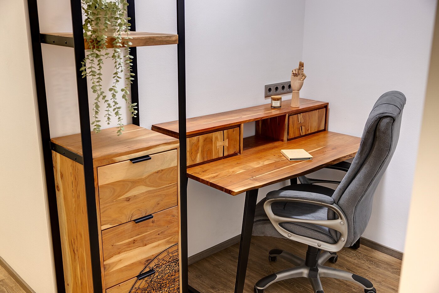 Piso dúplex  de 3 habitaciones | München-Milbertshofen | 702341 | ...mit Schreibtisch aus Holz