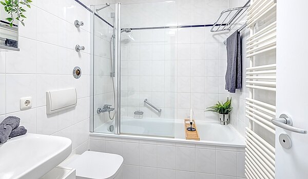 Apartamento de 2 habitaciones | München-Maxvorstadt | 70001 | Weißes Wannenbad