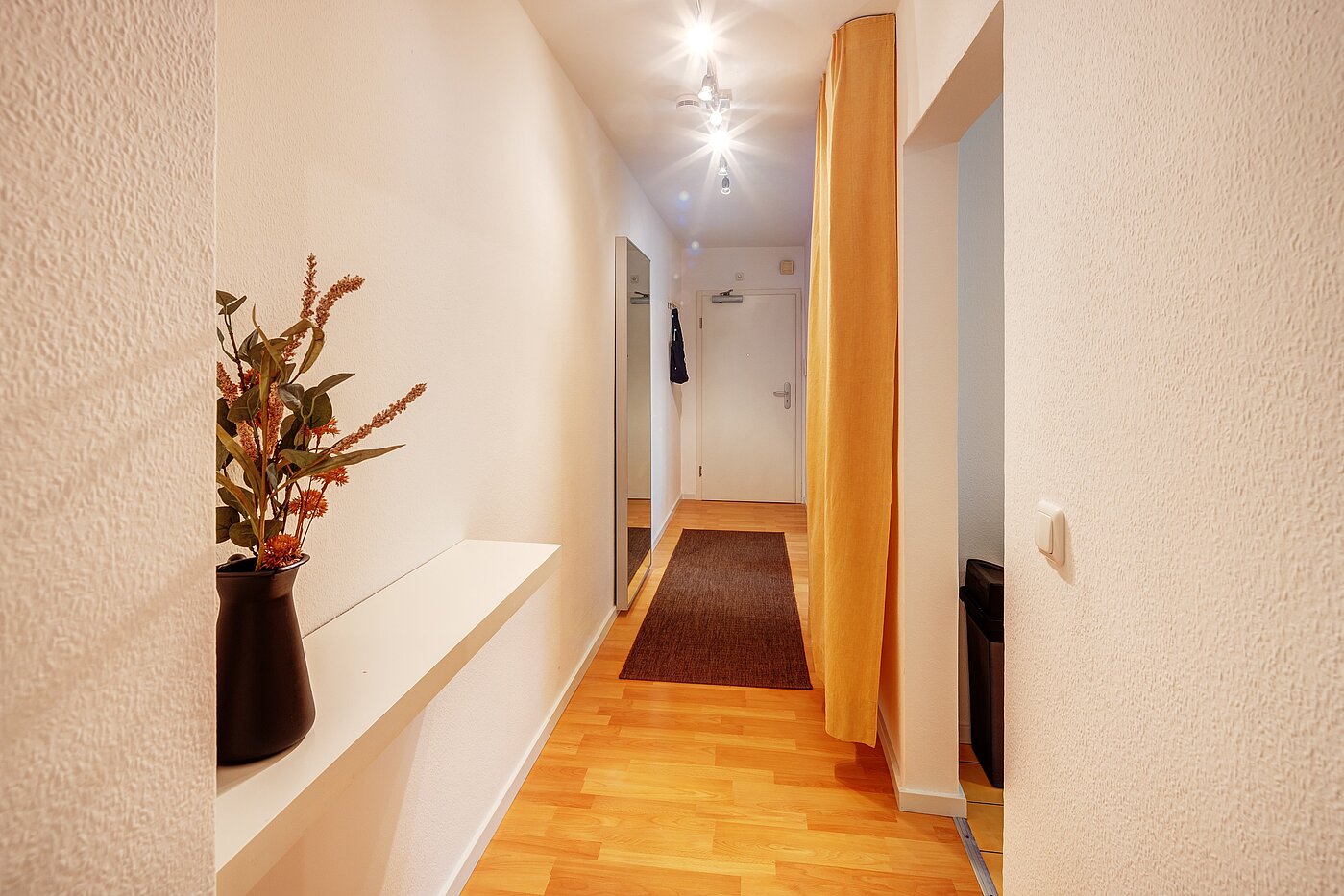 Apartamento de 2.5 habitaciones | München-Isarvorstadt | 70121 | Flur Richtung Eingang