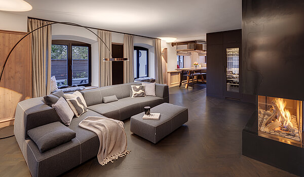 Propiedad especial de 15 habitaciones | Bad Wiessee | 701592 | Chalet I Wohnzimmer mit Kamin