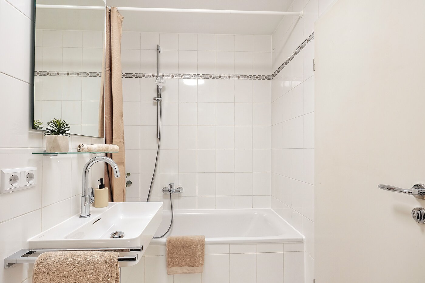 Apartamento de 2 habitaciones | München-Laim | 70226 | Badewannenbad mit...