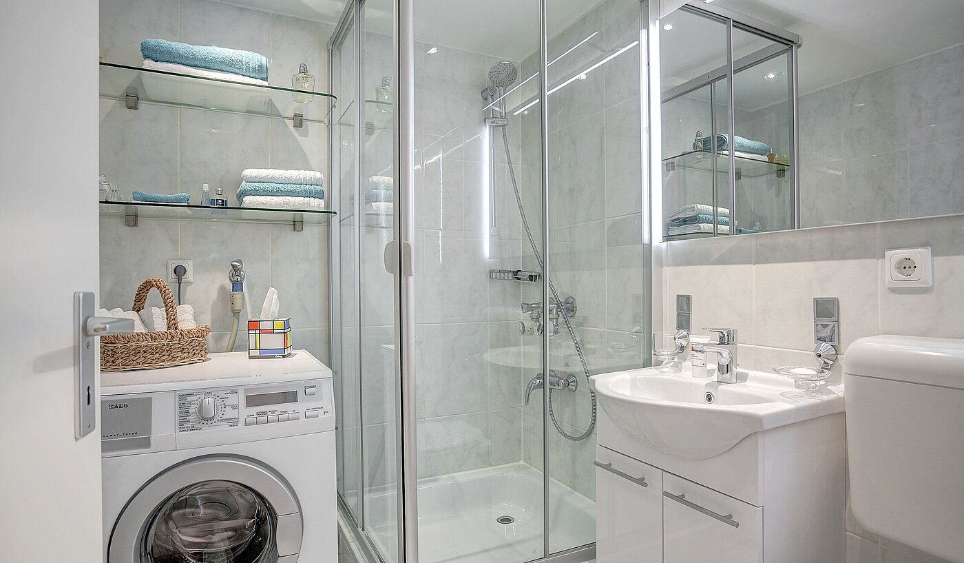 Apartamento de 1 habitación | München-Moosach | 70092 | Duschbad mit Waschtrockner