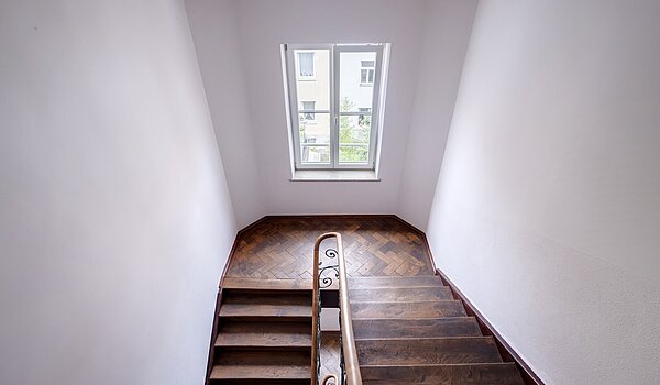 Piso ático de 1 habitación | München-Sendling | 700402 | Hoistorisches Treppenhaus