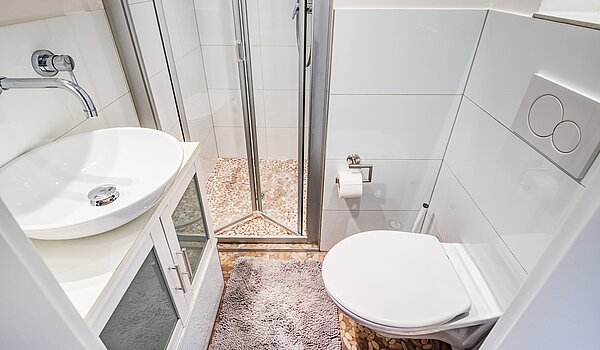 Piso en planta baja de 4 habitaciones | München-Neuhausen | 70471 | Weiß gefliestes Bad...