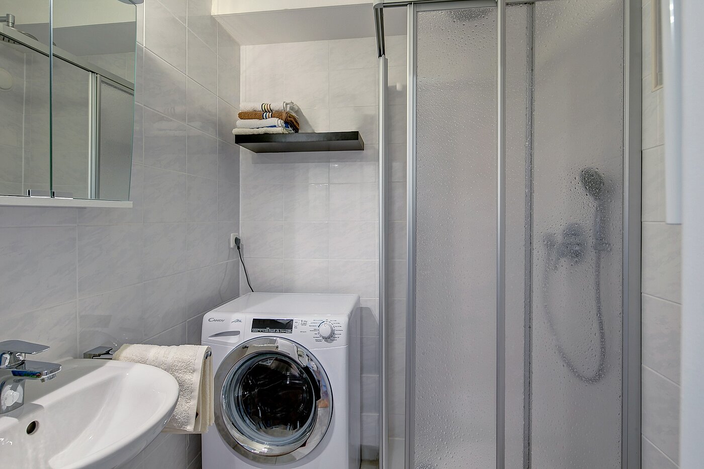 Apartamento de 1 habitación | München-Berg am Laim | 2301ML4 | Weiß gefliestes Bad...