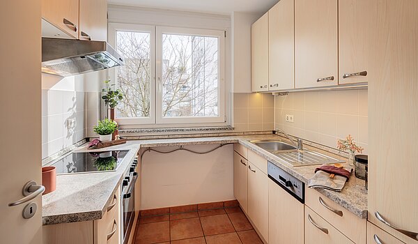 Apartamento de 2 habitaciones | München-Bogenhausen | 70396 | Küche mit Fenster...