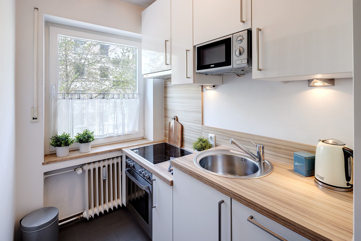 Apartamento de 2 habitaciones | München-Schwabing | 70013 | Kleine Küche mit Fenster...