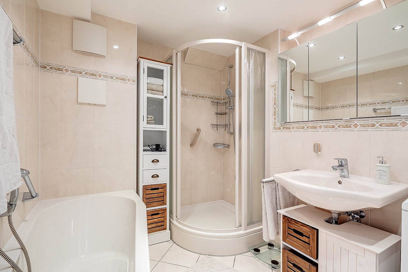 Apartamento de 2.5 habitaciones | München-Moosach | 2012ML4 | Helles Bad mit Dusche