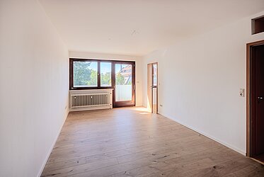 Laim: Luminoso piso de una habitación con balcón orientado al oeste - disponible