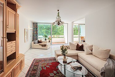 Bogenhausen: Amplio piso de 3 habitaciones en Arabellapark - disponible a corto plazo
