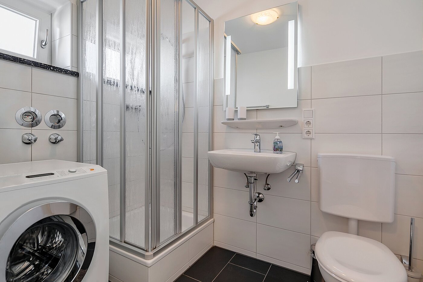 Apartamento de 1 habitación | München-Schwabing | 2105ML1 | ... helles Duschbad