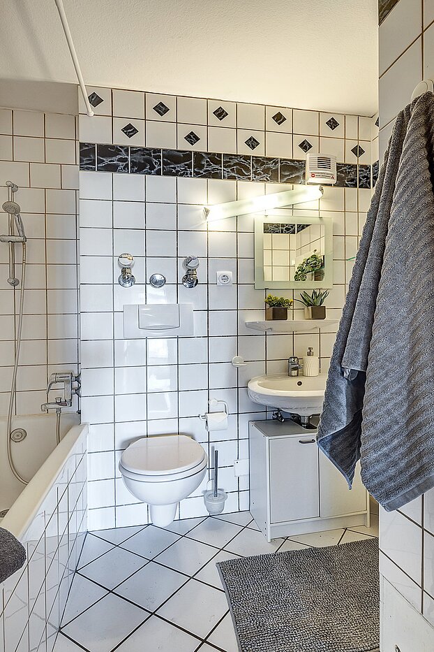Apartamento de 1 habitación | München-Schwabing | 2109ML1 | Deckenhoch gefliestes ...