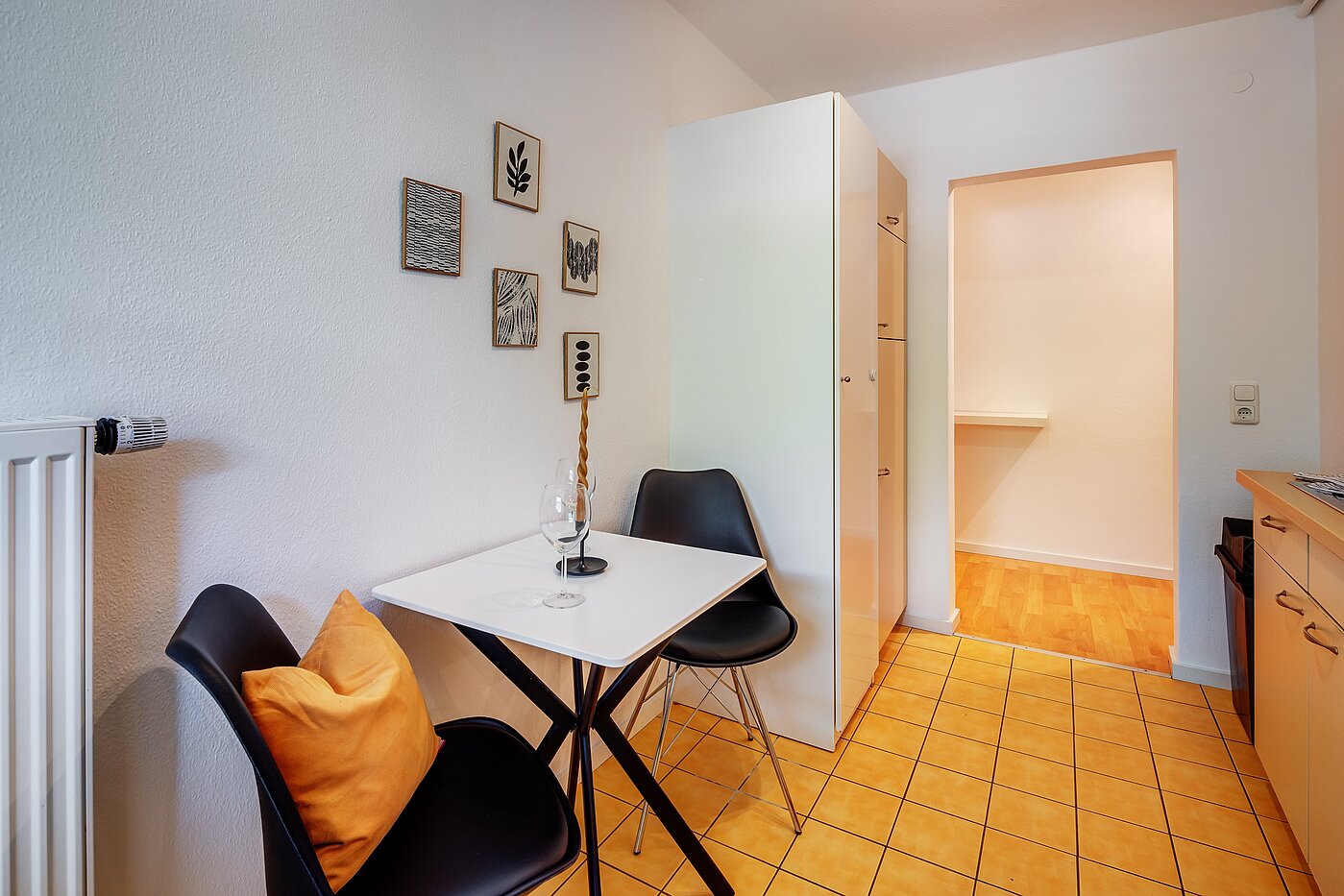 Apartamento de 2.5 habitaciones | München-Isarvorstadt | 70121 | und kleinem Esstisch