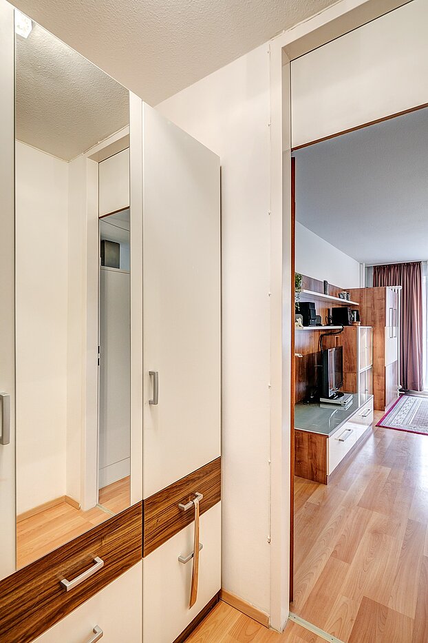 Apartamento de 1 habitación | München-Berg am Laim | 2207ML6 | ...mit Garderobenschrank