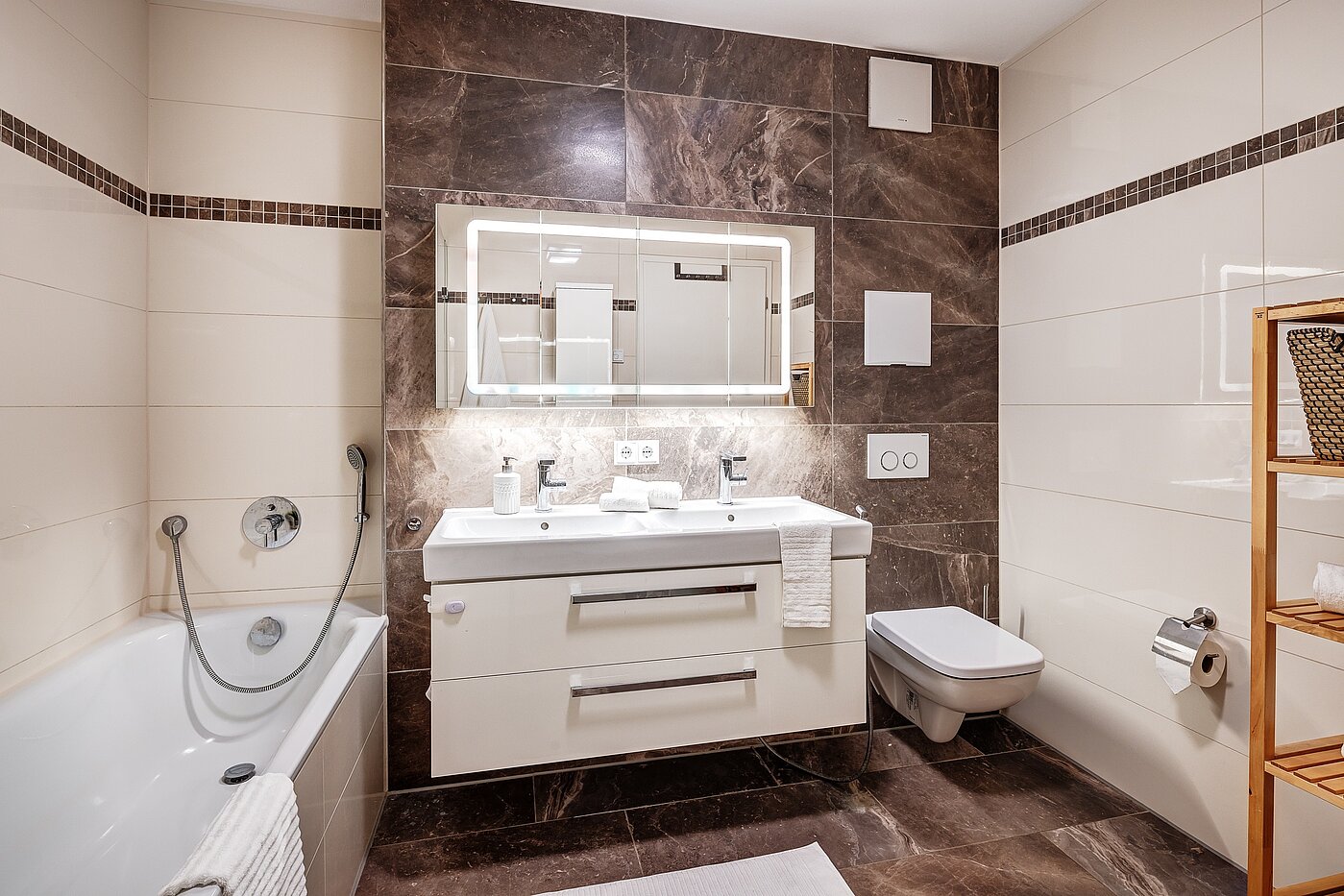 Piso en planta baja de 3 habitaciones | Wolfratshausen | 2208ML1 | Geräumiges Badezimmer mit...