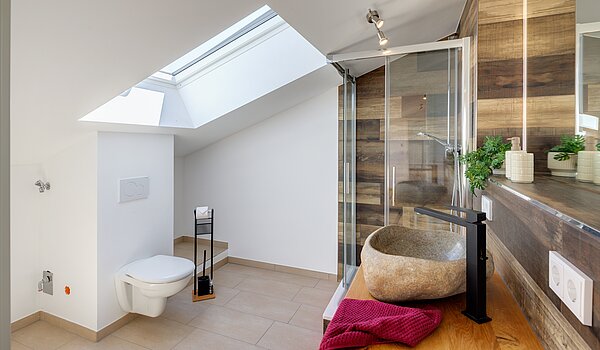 Propiedad especial de 8 habitaciones | 70406 | Gästebad Dachgeschoss