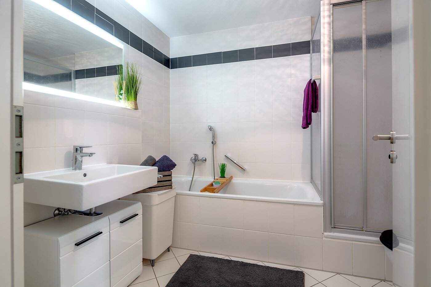 Apartamento de 3 habitaciones | München-Isarvorstadt | 70157 | Bad mit Wanne...