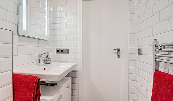 Apartamento de 2 habitaciones | München-Bogenhausen | 70287 | Weiß gefliestes Bad...