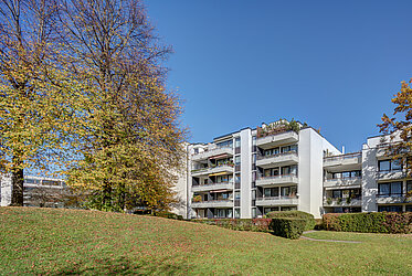 Amplio apartamento de 5 habitaciones con terraza en la azotea y vistas a los Alpes incluidas.