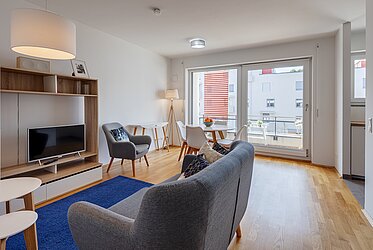 Ramersdorf: Piso de 2 habitaciones como nuevo con un amplio balcón orientado al sur - disponible
