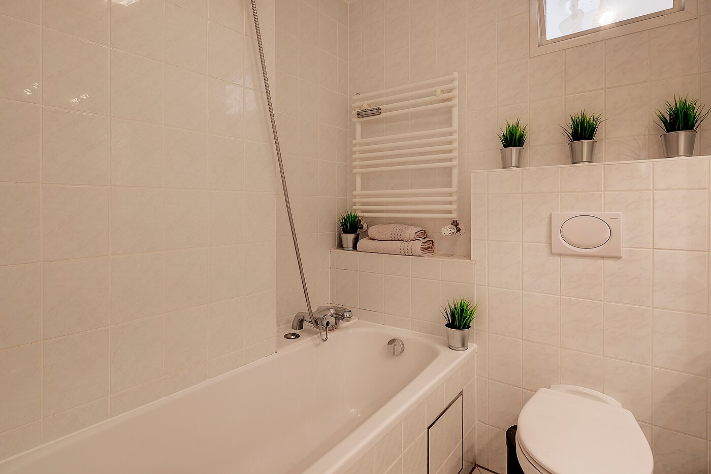 Apartamento de 2 habitaciones | München-Schwabing | 70130 | ...mit Badewanne und Handtuchheizkörper