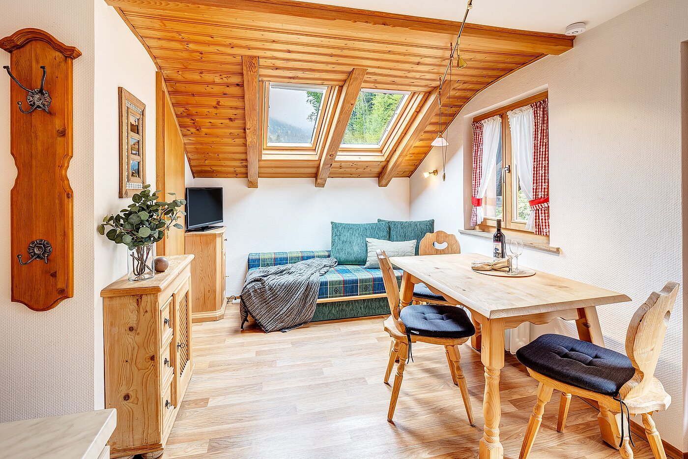 Piso ático de 2 habitaciones | Bad Wiessee | 70017 | Wohnen und Essen
