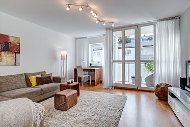 Schwabing: Encantador piso de 2 habitaciones con balcón