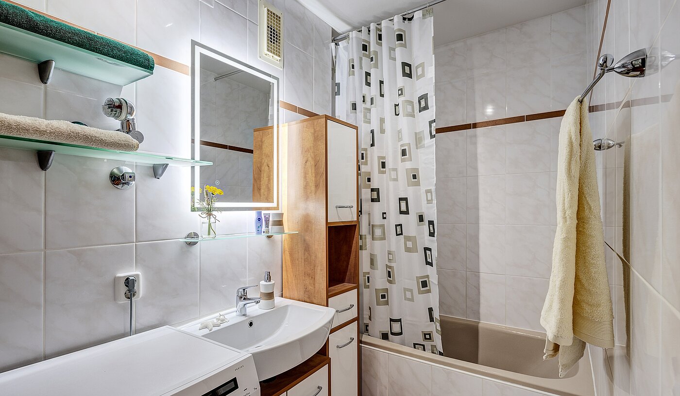 Apartamento de 1 habitación | München-Bogenhausen | 70070 | Badezimmer mit Wanne