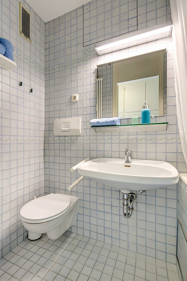 Apartamento de 1 habitación | München-Maxvorstadt | 2105ML7 | Hell gefliestes Bad...