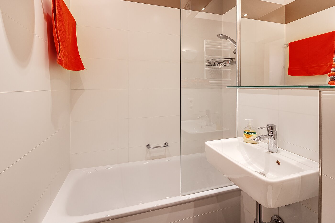 Apartamento de 1.5 habitaciones | München-Schwanthalerhöhe | 2211ML8 | Wanne mit Glasabtrennung