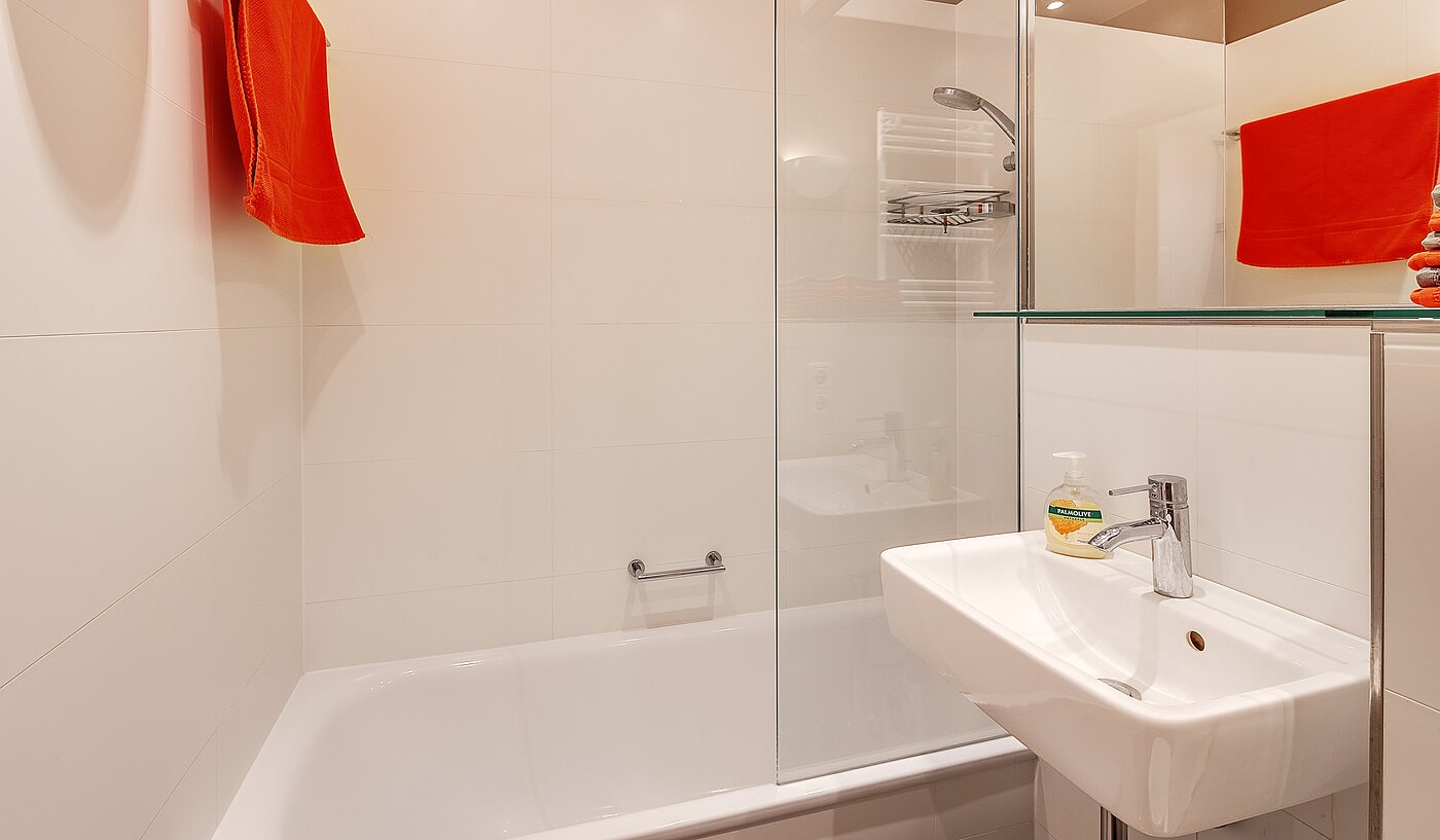 Apartamento de 1.5 habitaciones | München-Schwanthalerhöhe | 2211ML8 | Wanne mit Glasabtrennung