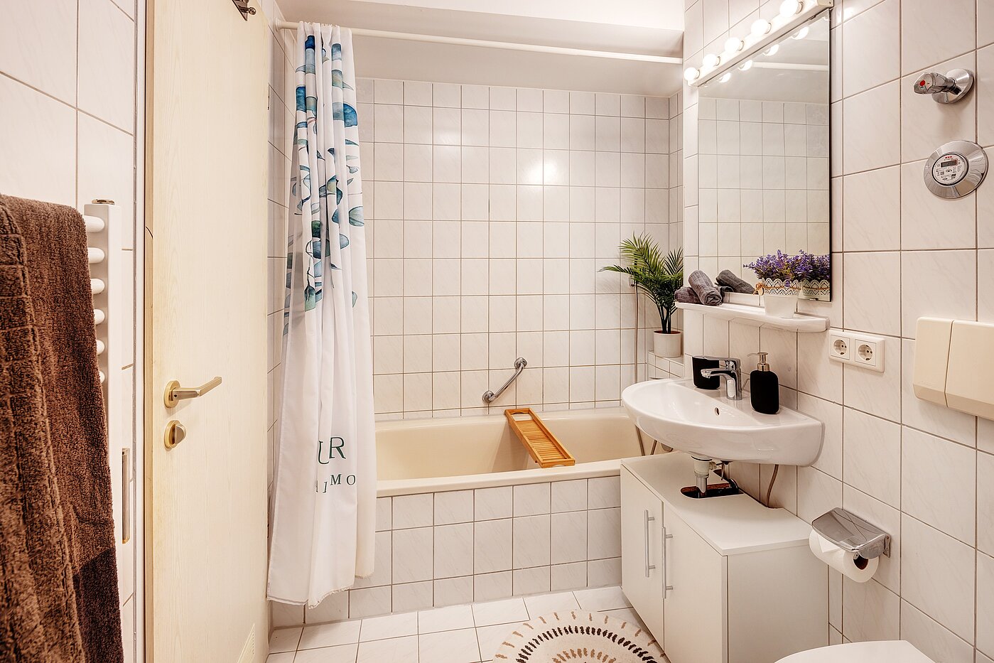 Apartamento de 2 habitaciones | München-Obersendling | 70039 | Weißgefliestes Wannenbad...