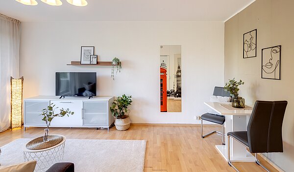 Apartamento de 2 habitaciones | München-Sendling-Westpark | 2204ML2 | Helles Wohnzimmer...