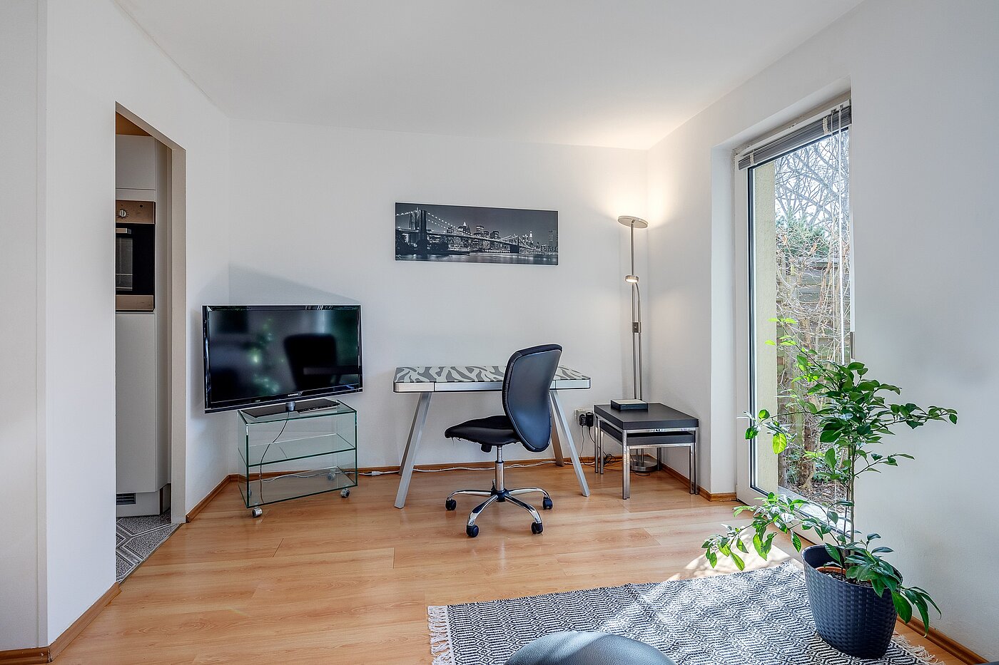 Apartamento de 1 habitación | München | 70073 | ...Arbeitsbereich mit Zugang...