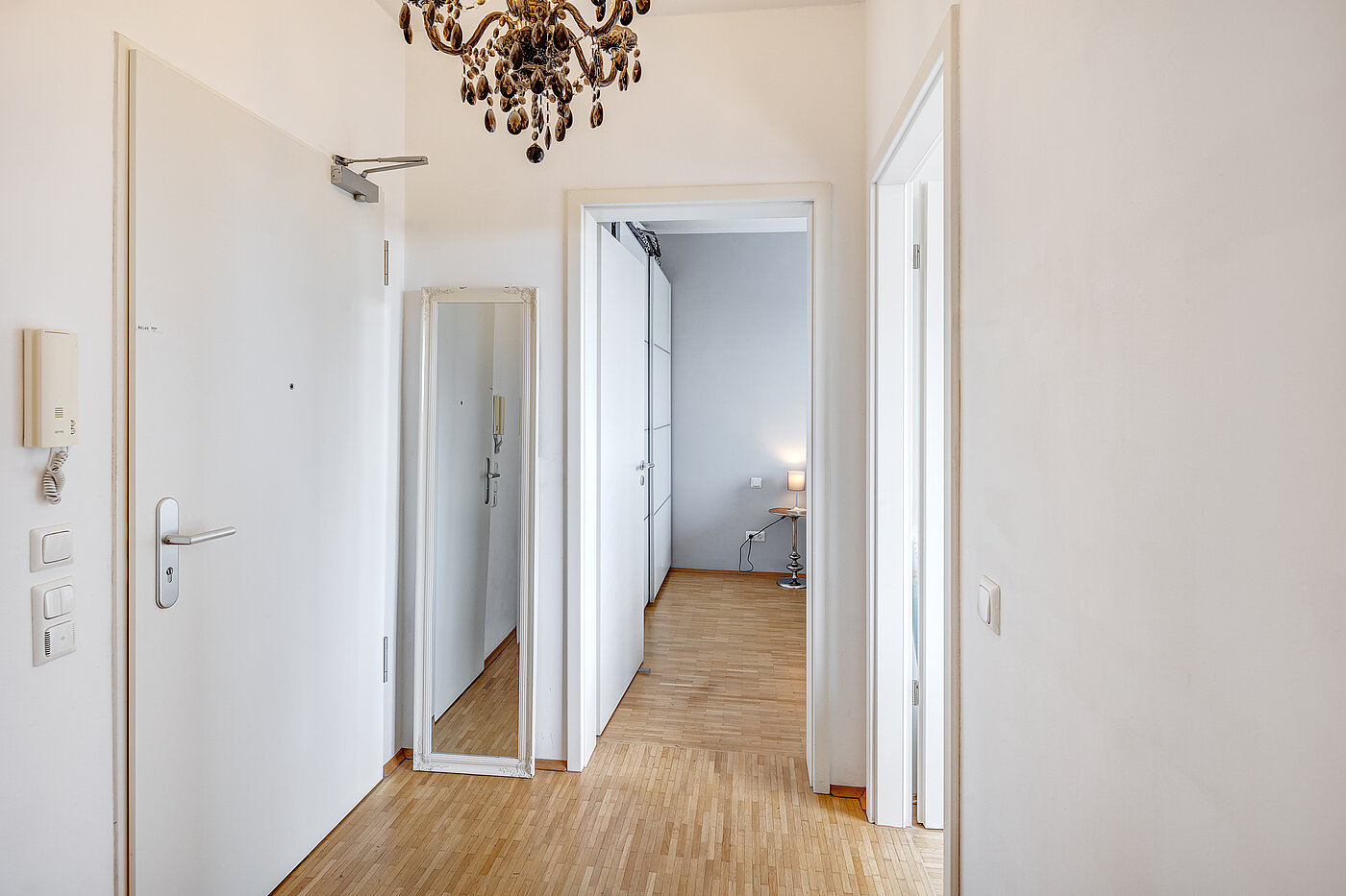 Apartamento de 2 habitaciones | München-Schwabing | 70153 | Eingangsbereich mit Blick Richtung Schlafzimmer