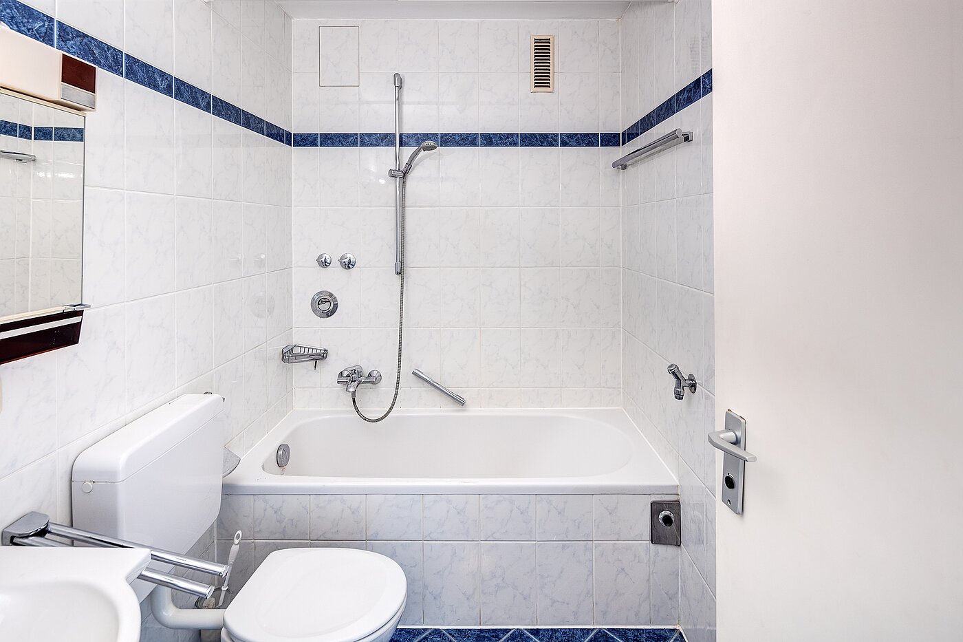 Apartamento de 2 habitaciones | München-Freimann | 70158 | Bad mit Badewanne...