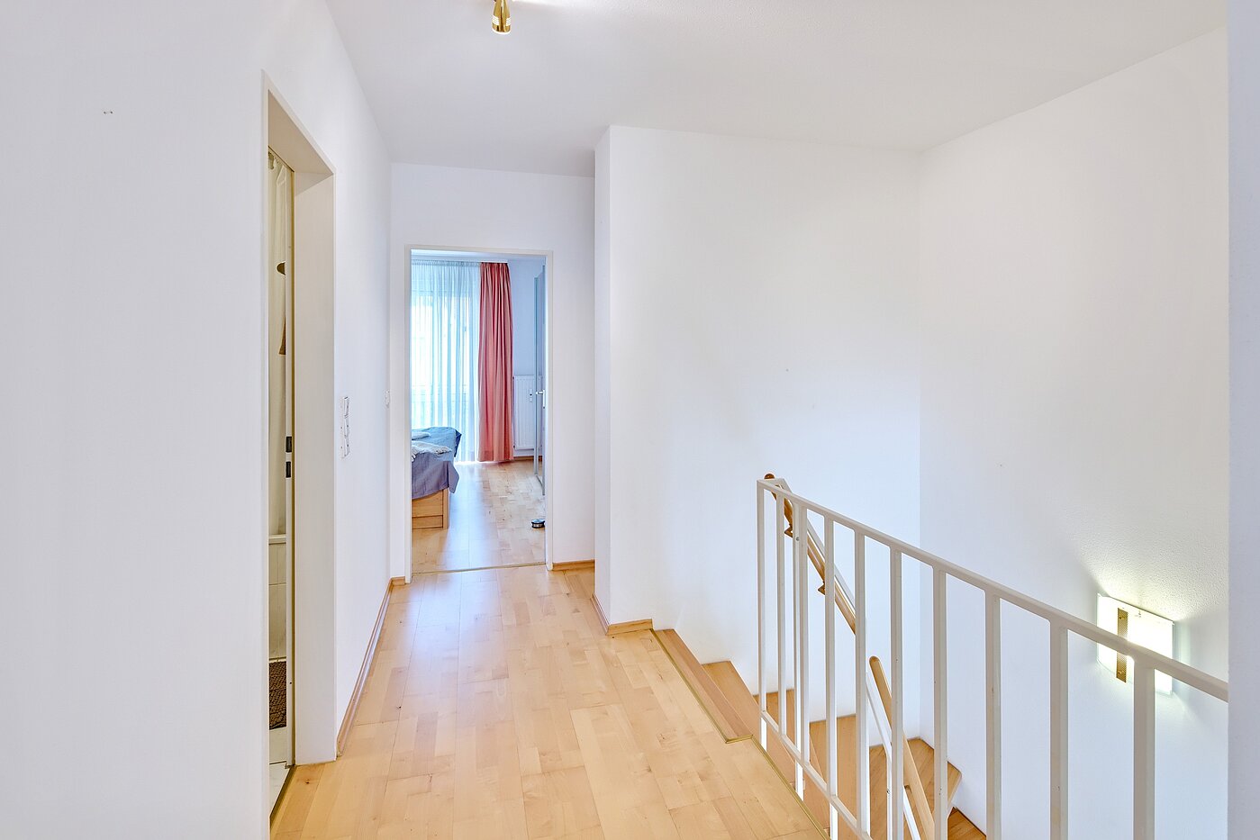 Piso dúplex  de 4.5 habitaciones | 70295 | Flur Obergeschoss