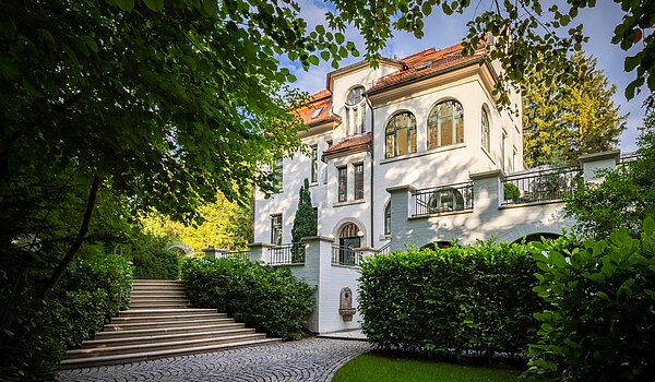 Villa de 9 habitaciones | Reutlingen | 70231 | Hauptaufgang zur Villa