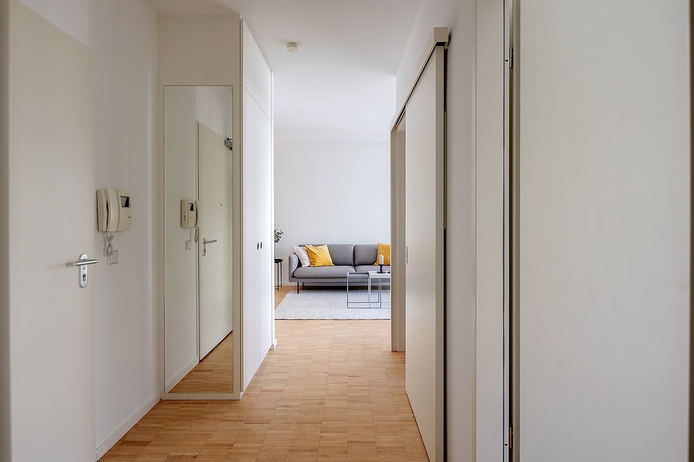 Apartamento de 2 habitaciones | München-Thalkirchen | 2107ML2 | ...und Blick ins Wohnzimmer