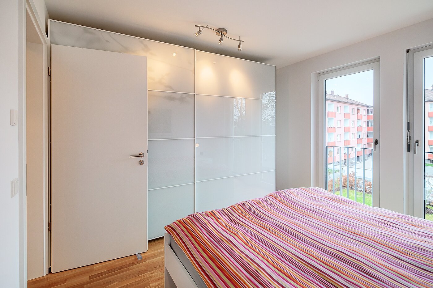 Apartamento de 3 habitaciones | München-Moosach | 70164 | ...mit großen Fensterfronten