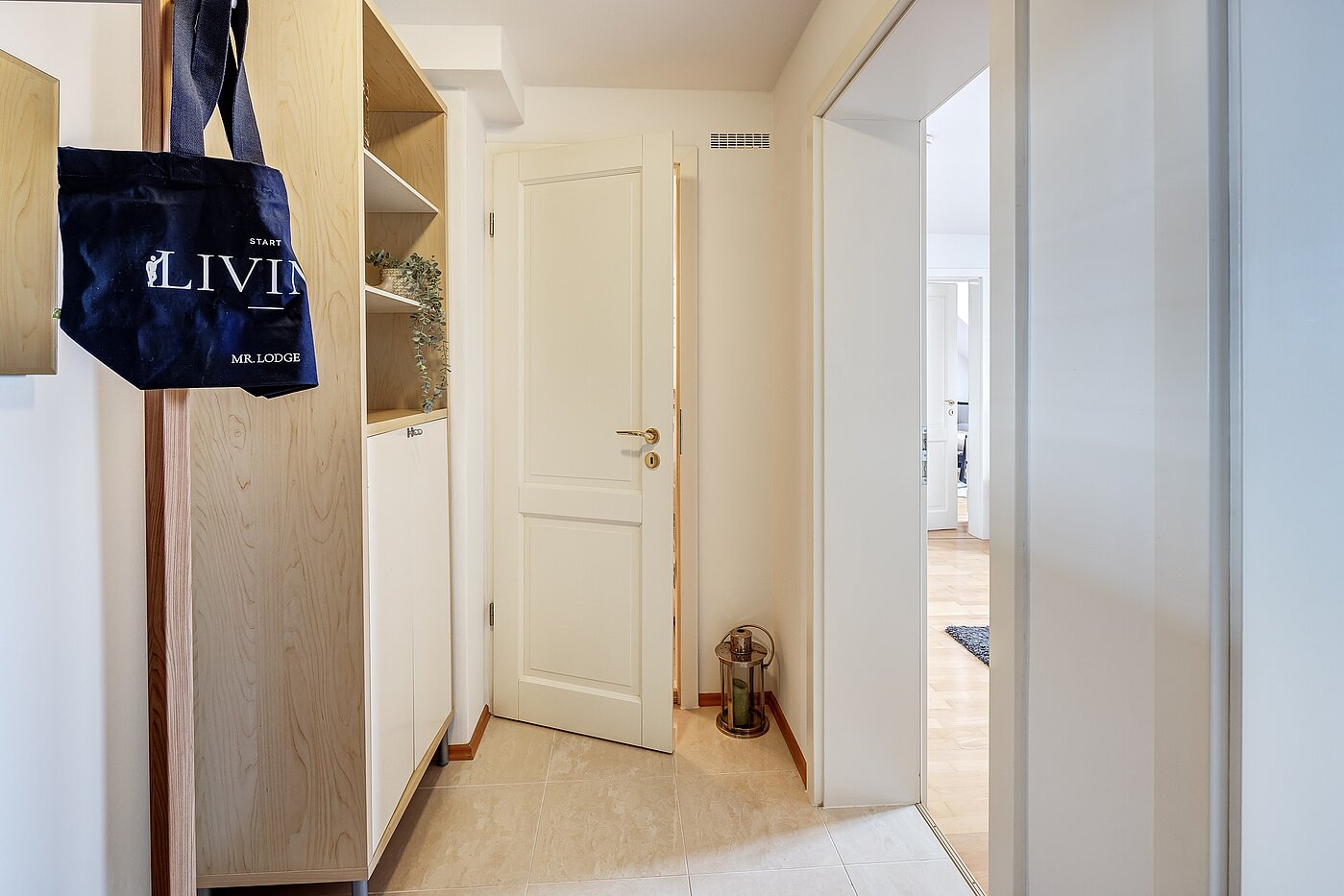 Piso ático de 2 habitaciones | München-Au | 2209ML3 | Flur Blickrichtung Bad